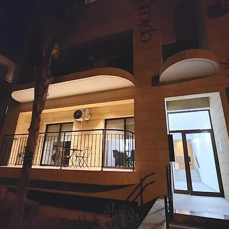 Epicurian Apartment *