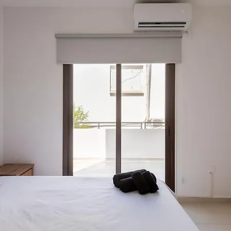 Epicurian Apartment *