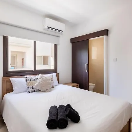 Epicurian Apartment *