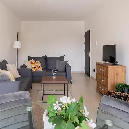 Epicurian Apartment *