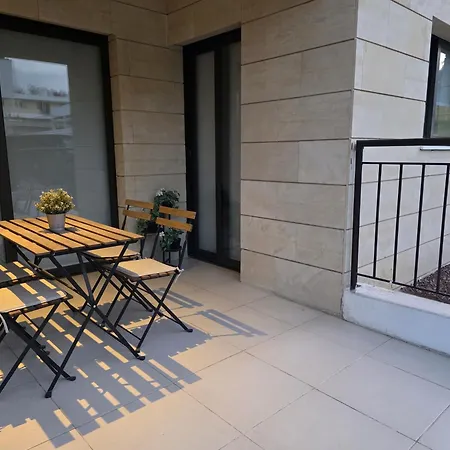 Epicurian Apartment *